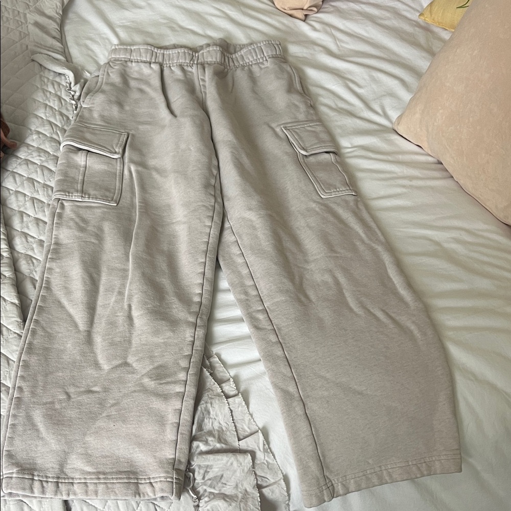 TNA Wide-Leg Cargo Sweatpants in Light Taupe